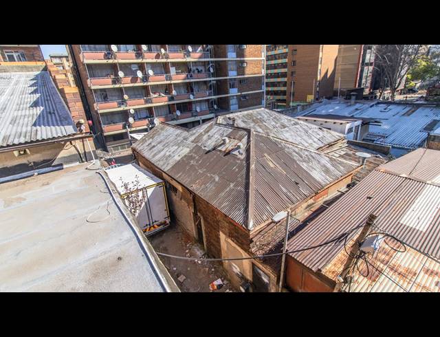 1,250M² BUILDING FOR SALE IN HILLBROW